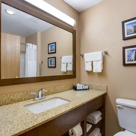 Quality Inn I-70 Near Kansas Speedway Kansas City Exterior photo